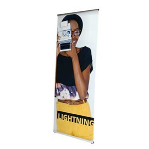 Le stand kakemono totem Light, est un stand support visuel autoportant. Un stand Kakemono profilés clip. Totem forme L. Stand à Rail clippant