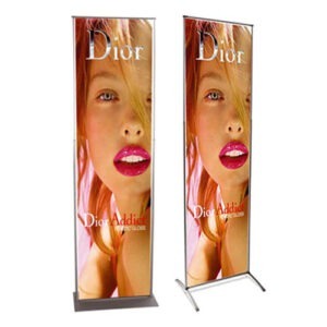 Aménagent de stands et de salons, Première Impression est le spécialiste de la PLV salons. Professionnels stands expositions salons Visuel Totem kakemono FRAME - Stand modulable Flex display - Stand aluminium évolutif - Support visuel tissu